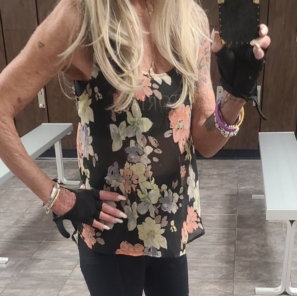 HP🔥🔥🔥Beautiful Spring Summer Floral Top sz S - Picture 9 of 15